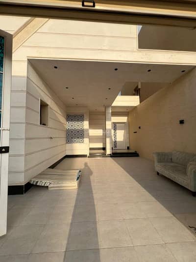 4 Bedroom Villa for Sale in West Riyadh, Riyadh - A four-bedroom villa for sale in Al-Muhdiyah, Riyadh.