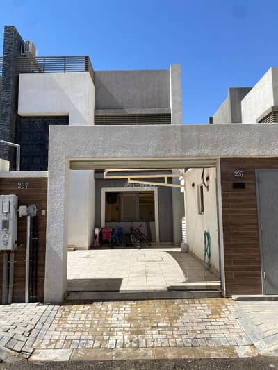 3 Bedroom Villa for Sale in East Riyadh, Riyadh - Furnished villa for sale.