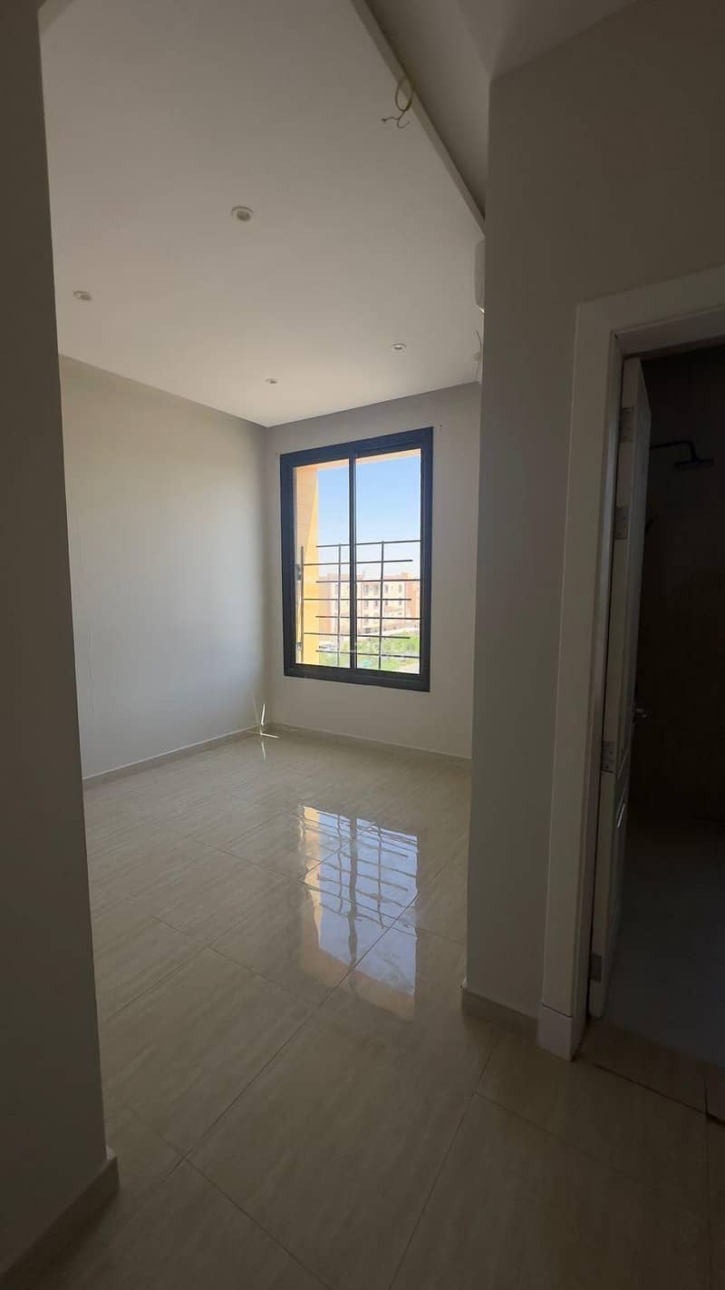 Apartment in East Riyadh,Ishbiliyah 5 bedrooms 1180000 SAR - 87898544 Apartment in East Riyadh,Ishbiliyah 5 bedrooms 1180000 SAR - 87898544
