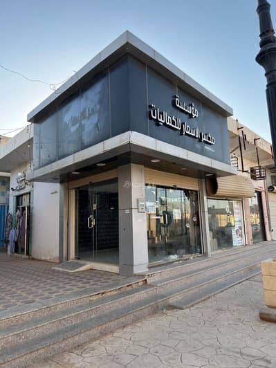 Showroom for Rent in Al Aziziyah, Al Zulfi - Shop for rent in Al-Sulayy market