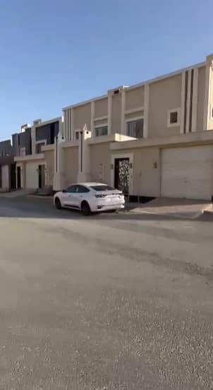 6 Bedroom Villa for Sale in South Riyadh, Riyadh - Villa For Sale in Okaz, Riyadh