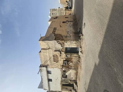 ارض سكنية  للبيع في وسط الرياض، الرياض - للبيع بيت شعبي في حي العود