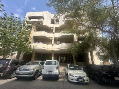 Residential Building for Rent in North Jeddah, Jeddah - Duplex apartments for rent - Al-Sharfiya neighborhood