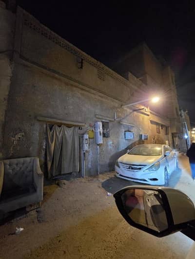 4 Bedroom Floor for Sale in Central Riyadh, Riyadh - For sale: a traditional house in Al-‘Uud neighborhood. 4 Bedroom Floor for Sale in Central Riyadh, Riyadh - For sale: a traditional house in Al-‘Uud neighborhood.