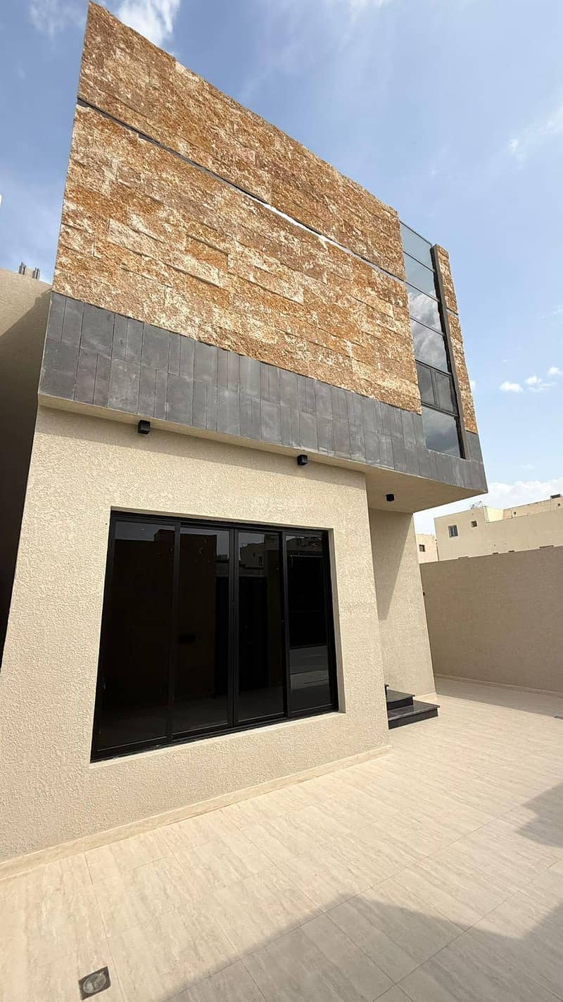 Villa for sale in King Fahd District, with views to the west and east Villa for sale in King Fahd District, with views to the west and east