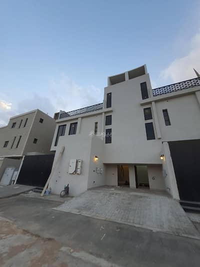 3 Bedroom Floor for Sale in East Riyadh, Riyadh - First floor for sale for housing and investment