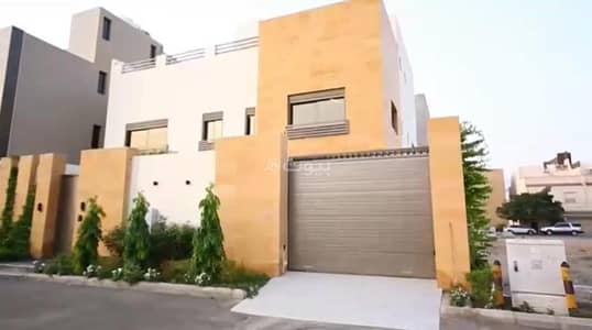 11 Bedroom Villa for Sale in North Jeddah, Jeddah - 12-bedroom villa for sale in Al-Sharaea, Jeddah