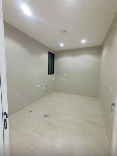 3 Bedroom Floor for Sale in Central Riyadh, Riyadh - Luxury apartments for sale in Al-Farouq neighborhood with various sizes.