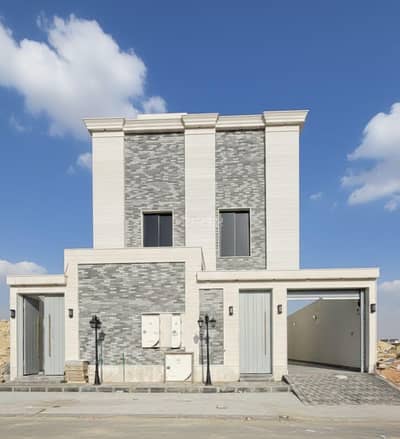 5 Bedroom Floor for Sale in East Riyadh, Riyadh - A unique housing opportunity in the (Al Bayan) neighborhood A developed location close to all services.