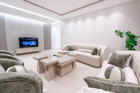 فلیٹ 2 غرفة نوم للايجار في شمال الرياض، الرياض - Two-bedroom apartment with a living room and kitchen for monthly rent in Al-Aarid neighborhood
