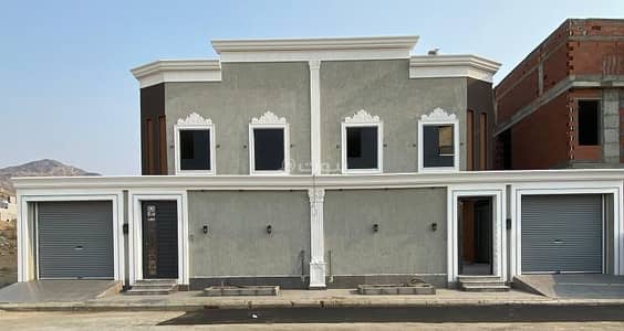 8 Bedroom Villa for Sale in Al Ukayshiyyah, Makkah - Luxury villas for sale in Al-Wali Al-Ahd 7 district, Mecca