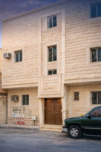 Residential Building for Sale in Central Riyadh, Riyadh - Residential building for sale