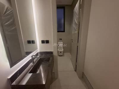 3 Bedroom Floor for Sale in East Riyadh, Riyadh - Residential floor consisting of 3 bedrooms for sale in Al-Rimal