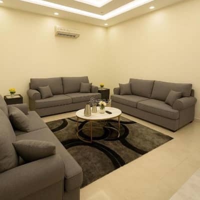 4 Bedroom Flat for Rent in Alqrahin, Taif - A large apartment with four bedrooms and a living room