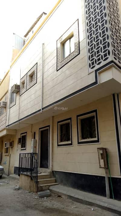 Commercial Building for Sale in Central Riyadh, Riyadh - Residential building in Manfohah neighborhood Commercial Building for Sale in Central Riyadh, Riyadh - Residential building in Manfohah neighborhood
