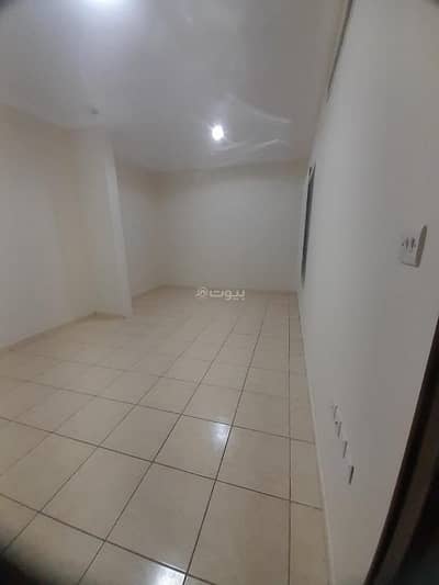 2 Bedroom Flat for Rent in North Jeddah, Jeddah - Unfurnished apartment in a strategic location in Jeddah (Al Safa district).