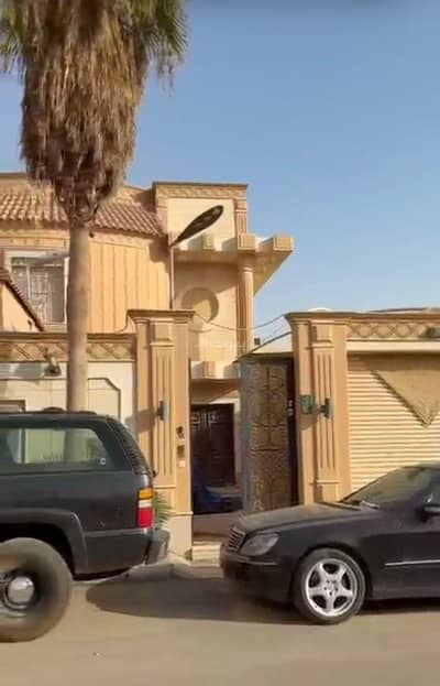 10+ Beds Villa for Rent in East Riyadh, Riyadh - For rent a villa in Al Hamra district, Riyadh