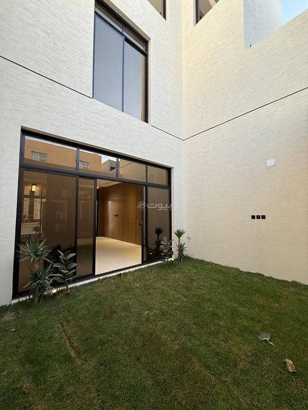 Interior staircase villa with a area of 225 square meters Interior staircase villa with a area of 225 square meters