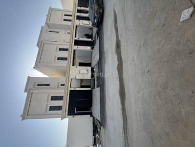 4 Bedroom Apartment for Sale in West Riyadh, Riyadh - Ground floor corner with an area of 330 square meters priced at 600,000. The floor consists of a car entrance, a men's majlis, a laundry area, a dining room, a living room, and a kitchen. Four bedrooms, two of which are master bedrooms, and a laundry room. Backyard.