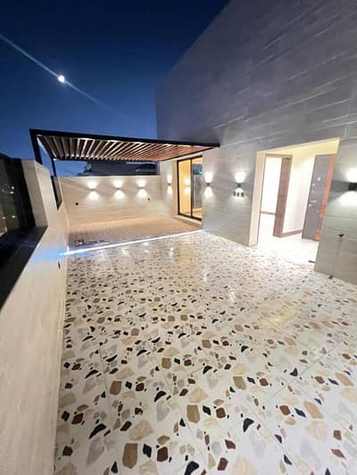 5 Bedroom Flat for Sale in North Jeddah, Jeddah - Roof annex with terraces, 5 rooms, new, immediate emptying, ready to move in from the owner directly