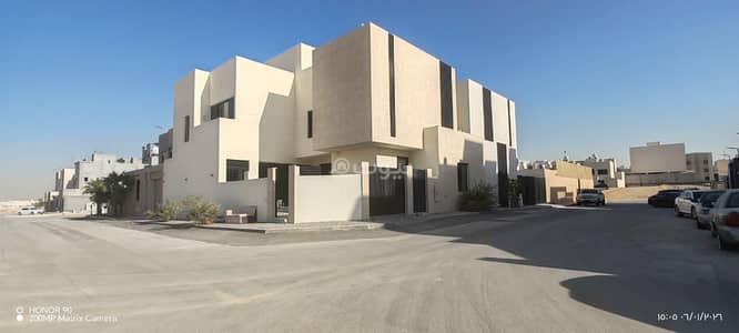 10 Bedroom Villa for Sale in West Riyadh, Riyadh - Villa For Sale in Al Mahdiyah, Riyadh