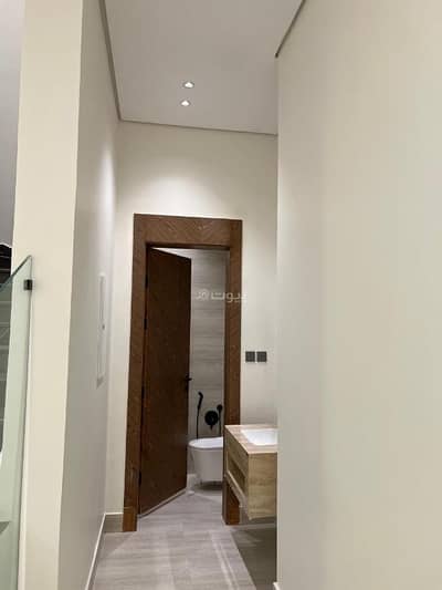 3 Bedroom Floor for Sale in East Riyadh, Riyadh - Upper penthouse for sale in Al Nahda neighborhood, the best layout (Bakhlaf layout). Prime location with modern finishing and a very good price.