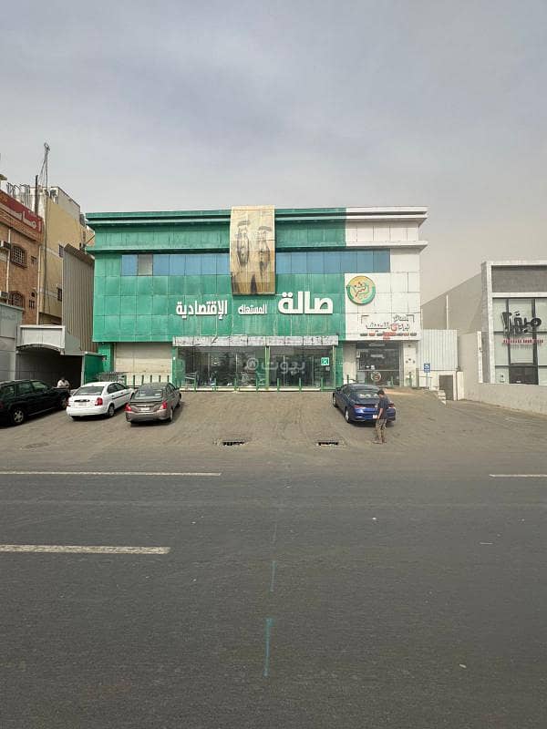 A distinctive commercial building located on Om Al-Qura Street, it enjoys a strategic and vibrant location that ensures a high density of activity, making it an ideal opportunity for commercial investment and suitable for various activities. A distinctive commercial building located on Om Al-Qura Street, it enjoys a strategic and vibrant location that ensures a high density of activity, making it an ideal opportunity for commercial investment and suitable for various activities.