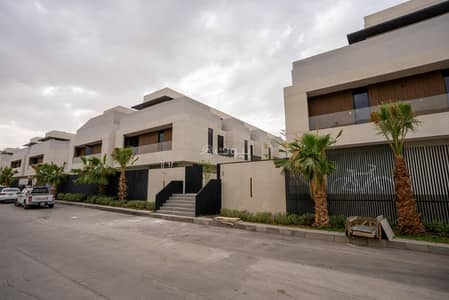 3 Bedroom Villa for Rent in West Riyadh, Riyadh - A luxurious townhouse inside a fully integrated residential complex – West Amman? Wait, actually in Arabic: taawn huizen: The input says: تاون هاوس فاخر داخل مجمع سكني متكامل – أم الحمام الغربي الرياض  Translation: A luxurious townhouse inside a fully integrated residential complex – Al Hamam Al Gharbi, Riyadh