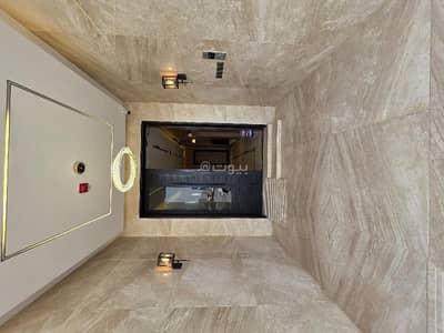 4 Bedroom Flat for Sale in East Riyadh, Riyadh - Apartment with roof for sale, in al-Yarmuk neighborhood, east of Riyadh. Prime location.