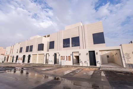 شقة 3 غرف نوم للبيع في شرق الرياض، الرياض - شقة في فيلا مع سطح خاص للبيع حي السعادة الرياض