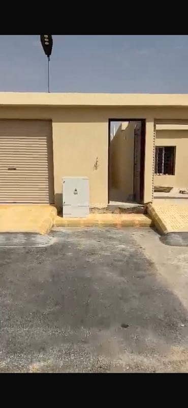 2 Bedroom Rest House for Rent in South Riyadh, Riyadh - Three-section rest house with two rooms for rent in Ureyed, Riyadh