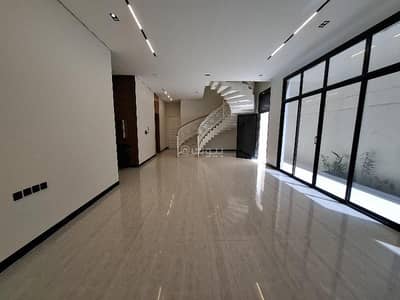 فیلا 5 غرف نوم للبيع في شرق الرياض، الرياض - فيلا مكونة من 5 غرف نوم للبيع في الرمال