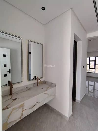 5 Bedroom Apartment for Sale in South Riyadh, Riyadh - Apartment for sale on Zaid Bin Amr Street, Badr District, Riyadh City, Riyadh Region.