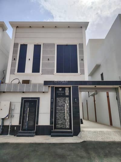 7 Bedroom Villa for Sale in North Jeddah, Jeddah - Villa in a prime location