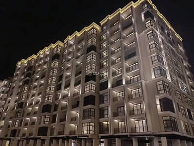 5 Bedroom Flat for Sale in Al Shati Al Gharbi, Dammam - Apartment for sale on King Abdulaziz Street, West Al Shatea District, Dammam City
