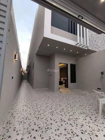 دور 6 غرف نوم للبيع في جنوب الرياض، الرياض - دور للبيع في شارع مصطفى عبدالرزاق, حي طيبة, الرياض