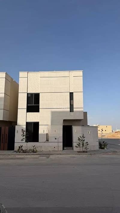 6 Bedroom Villa for Sale in West Riyadh, Riyadh - Villa for sale on Sibt Bin Al Jawzi Street, Al Mahdiyah District, Riyadh