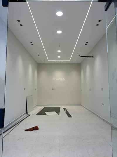 Showroom for Rent in Al Aqoul, Madina - Showroom in Al Aqoul 27000 SAR - 87957577