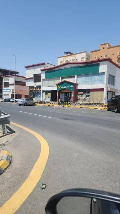 2 Bedroom Floor for Rent in North Jeddah, Jeddah - Commercial role for rent suitable for a lounge activity. . . cafe. . . offices. . . daycare. . . gym. . . clinics