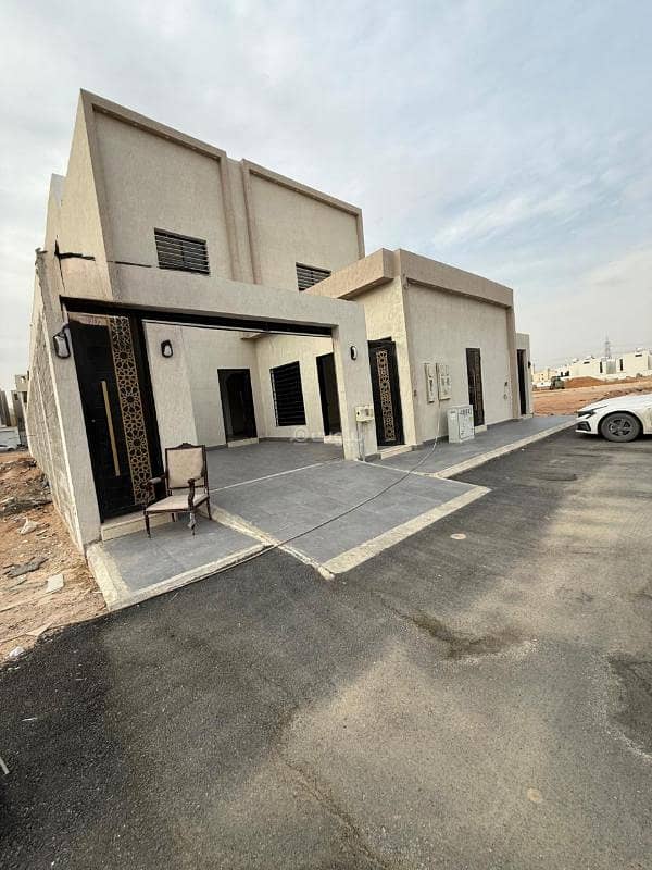 فيلا جديدة للبيع مكونة من درج داخلي وشقتين بحي الرمال ، الرياض