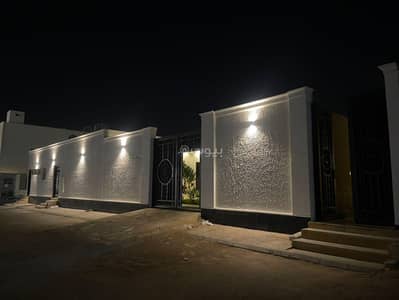 استراحة  للبيع في شمال الرياض، الرياض - للبيع أرض تجارية مقام عليها استراحات في حي العارض، الرياض