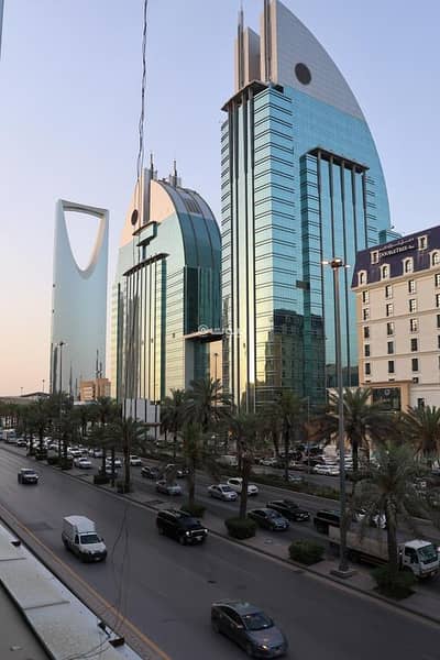 مكتب  للايجار في شمال الرياض، الرياض - مكتب فاخر مؤثث للتقبيل – حي العليا، الرياض