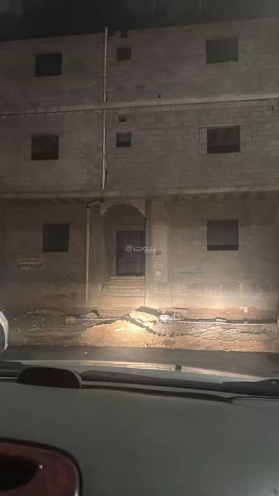 5 Bedroom Residential Building for Sale in Shuran, Madina - Building for sale on Muhammad bin Abdullah Al-Baynooni Street, Shuran District, Madinah. 5 Bedroom Residential Building for Sale in Shuran, Madina - Building for sale on Muhammad bin Abdullah Al-Baynooni Street, Shuran District, Madinah.