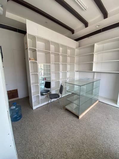 Showroom for Rent in East Riyadh, Riyadh - For rent: a commercial shop in Al-Nahda district – Listing number 1884