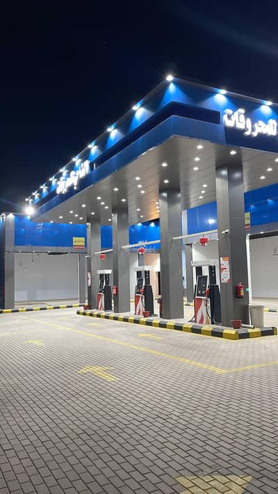 Showroom for Rent in Ar Rehab, Taif - Stores for rent at a gas station Showroom for Rent in Ar Rehab, Taif - Stores for rent at a gas station