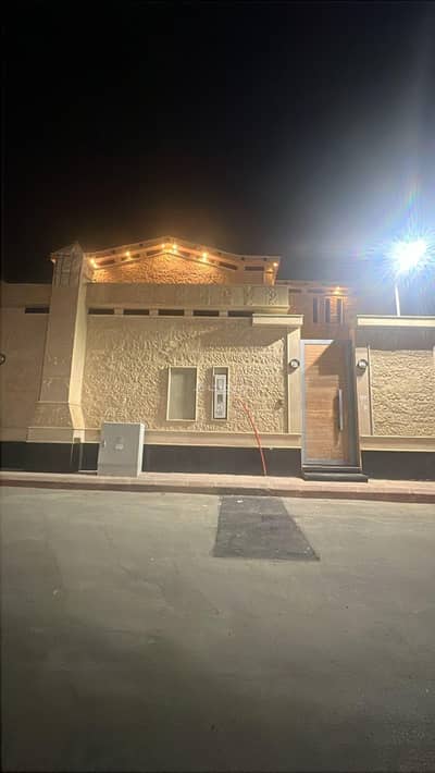 7 Bedroom Floor for Sale in West Riyadh, Riyadh - For sale: a 450-square-meter floor in the Leban neighborhood