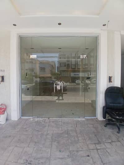 Showroom for Rent in North Jeddah, Jeddah - Commercial shop for rent in Jeddah, Al-Bawadi district