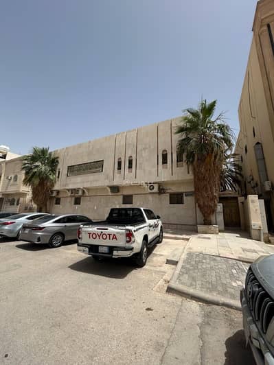 عمارة تجارية  للبيع في شمال الرياض، الرياض - Y