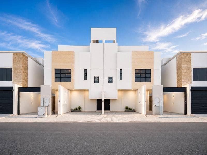Upper floor with an elevator and 4 bedrooms Upper floor with an elevator and 4 bedrooms