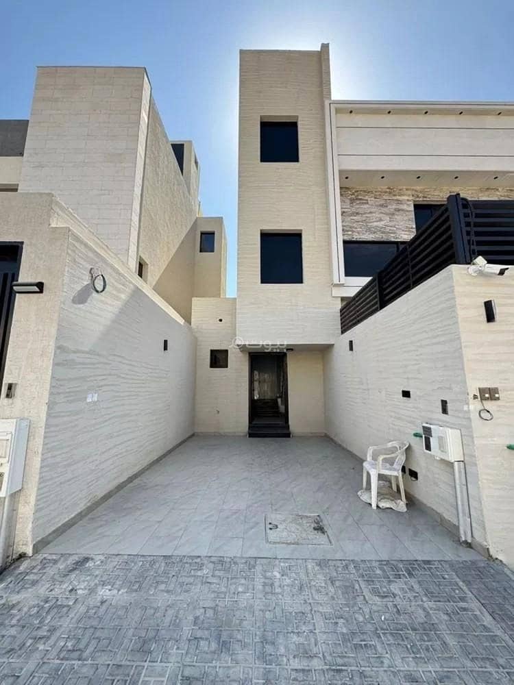 Apartment with Private Rooftop for Sale in King Faisal District – East Riyadh Apartment with Private Rooftop for Sale in King Faisal District – East Riyadh